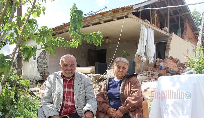 Bingöl depreminin simgesi yaşlı çiftin hüzünlü hikâyesi